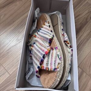 Minnetonka Pepper Sandals